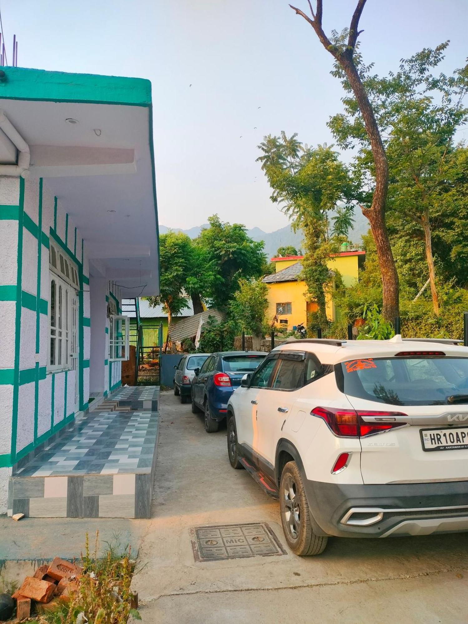 Baseraa Bir - 4Bhk Home Bagian luar foto